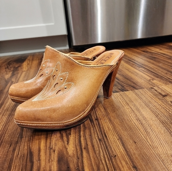 Connie Shoes - Festival Vintage Connie Leather/wood heeled mule